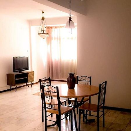 Fully Equipped 3-Bedroom Apt In Downtown Praia Esterno foto