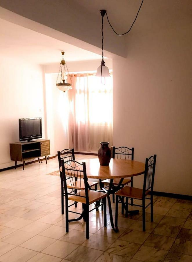 Fully Equipped 3-Bedroom Apt In Downtown Praia Esterno foto