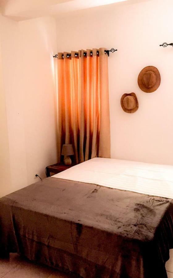 Fully Equipped 3-Bedroom Apt In Downtown Praia Esterno foto