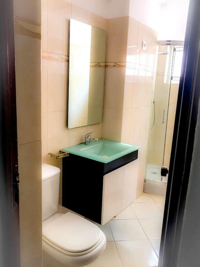 Fully Equipped 3-Bedroom Apt In Downtown Praia Esterno foto