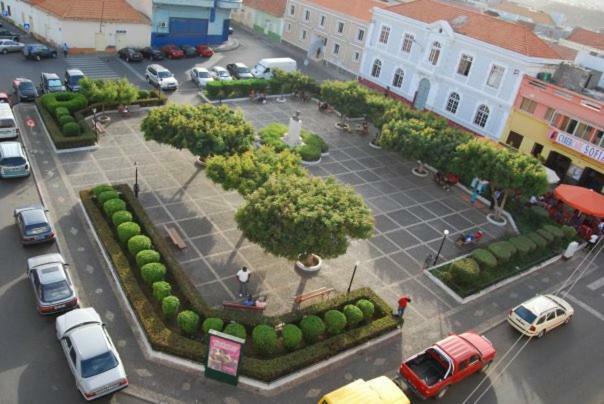 Fully Equipped 3-Bedroom Apt In Downtown Praia Esterno foto